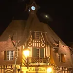 Les Pins Penches Apartment *