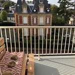 Les Pins Penches Apartment