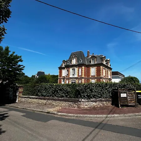 Les Pins Penches Apartamento *