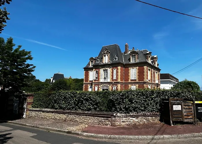 Les Pins Penches Daire *